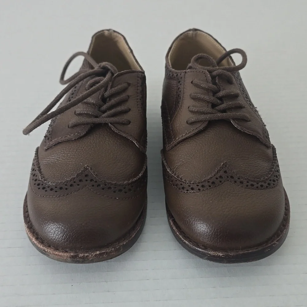 Janie and Jack Leather Wing Tip Shoe Boys sz. 10